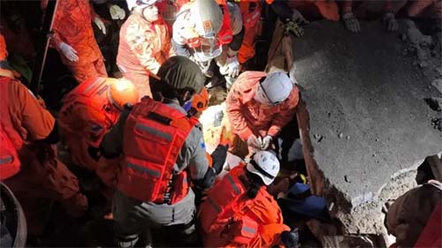 Tragédia no Rio: Edifício desaba e resulta na morte de uma criança e em dois feridos