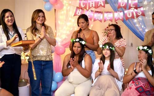 Celebração especial para futuras mamães no mês dedicado às primeiras experiências infantis em Atalaia