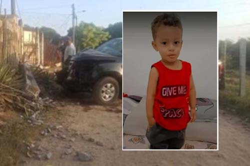 Caminhoneta invade calçada e mata criança de 1 anos e oito meses em União dos Palmares