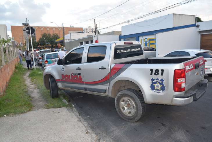 Jovem é morto com seis tiros em bairro de Maceió