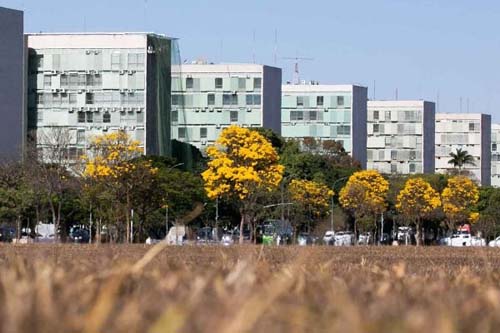 Governo federal e ONU planejam usar religião para tratar uso de drogas no Brasil