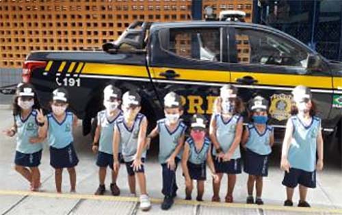 PRF realiza palestra educativa com alunos da educação básica em Maceió