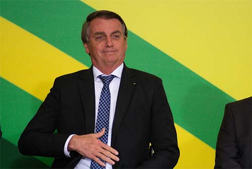 Em canetada, Bolsonaro nomeia 75 desembargadores para tribunais regionais federais