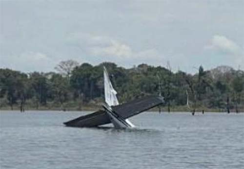 Aeronaves da FAB interceptam avião não autorizado na fronteira amazônica com carga ilícita de 380 kg de maconha