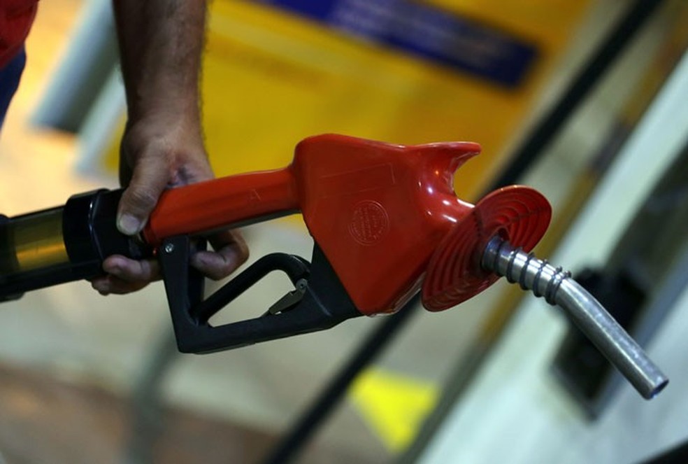 Preço da gasolina sobe pela 3ª semana e renova maior valor no ano, diz ANP