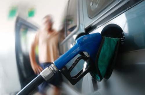 Governo aumenta preço da gasolina e litro pode passar de R$ 5