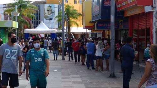 Centro de Maceió lota no primeiro dia de reabertura