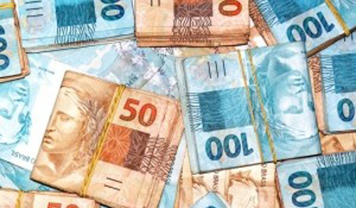 Não sobra para investir? Maioria dos brasileiros gasta mais do que ganha