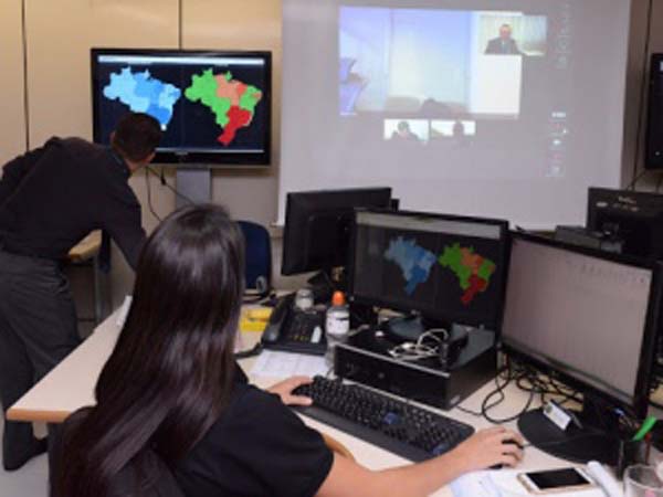 Operação Luz da Infância cumpre mandado contra suspeito de pornografia em AL