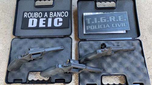 Deic recupera armas roubadas da agência do BB e suspeito morre em confronto