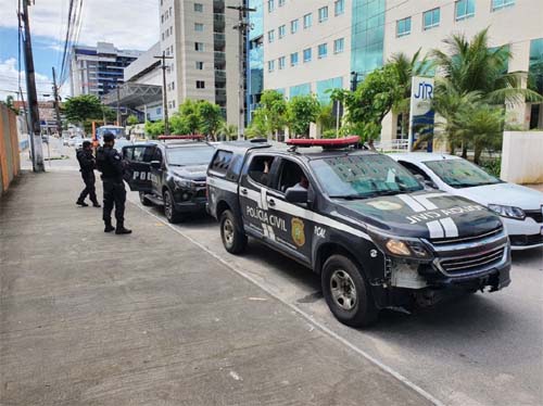 Polícia Civil prende cinco pessoas suspeitas de aplicar golpes contra idosos