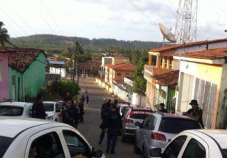 PC prende homens por tráfico e porte ilegal de arma em Coruripe