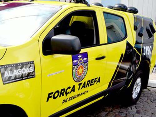 Jovem é preso com R$ 35 mil e outros objetos após ser flagrado fugindo de loja em Arapiraca