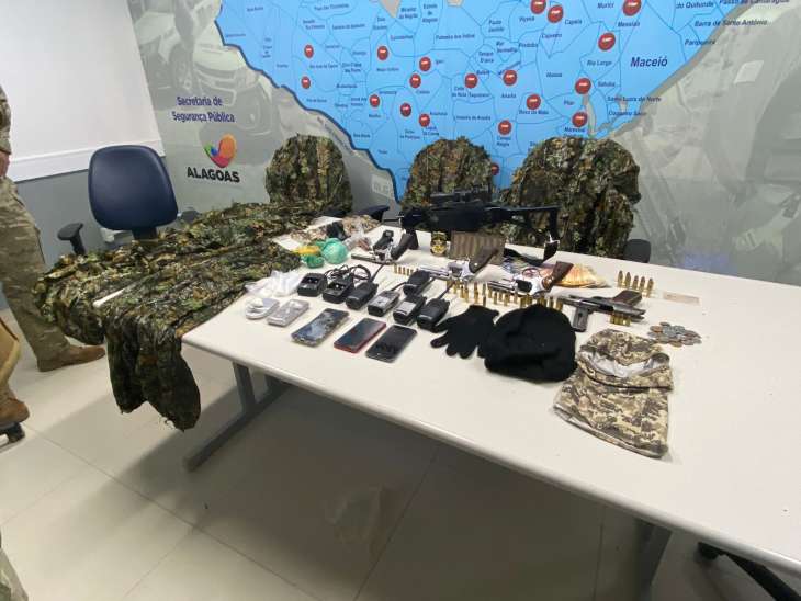 Ação policial termina com quatro mortos e apreensão de submetralhadora