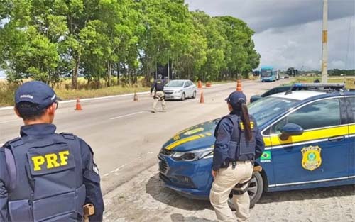 Polícia Rodoviária Federal apreende 501 papelotes de cocaína na BR 381