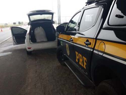 Suspeito de tráfico é preso com mais de 10 quilos de maconha na BR-104