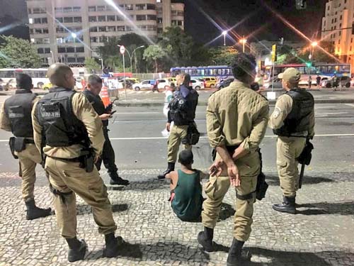 Carnaval de rua do Rio de Janeiro tem furtos, assaltos e spray de pimenta