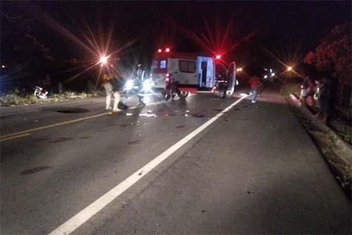 Acidente entre dois veículos de passeio deixa três mortos e dois feridos na BR-316, na noite de sábado