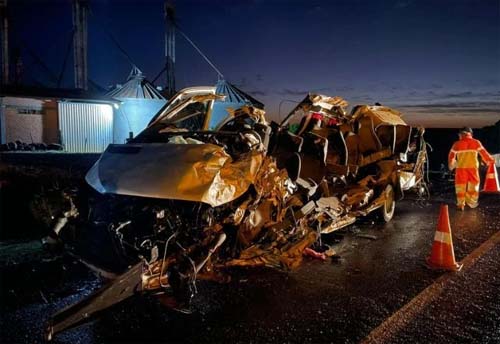 Colisão fatal entre veículo de saúde e caminhão na BR-386 no RS provoca cinco mortes