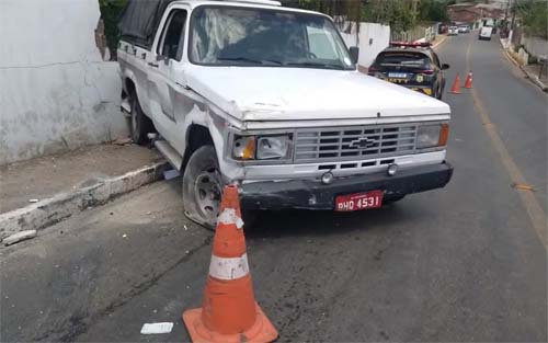 Caminhonete desgovernada mata duas pessoas em Palmeira dos Índios, AL