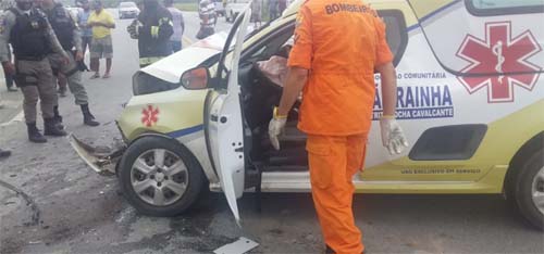 Colisão entre ambulância e ônibus escolar deixa duas vítimas na BR-104 em União dos Palmares