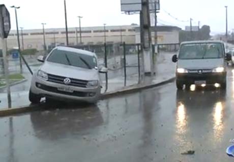 Assaltantes roubam veículo e sofrem acidente durante fuga na Serraria