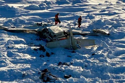 Guarda Costeira descarta sobreviventes após queda de avião no Alasca