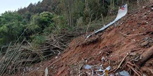 Não há sinais de sobreviventes de acidente aéreo até o momento, diz mídia estatal da China; buscas continuam