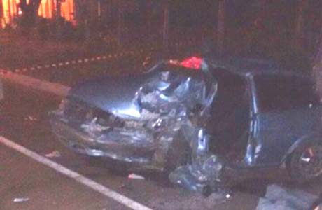 Colisão entre carro e caminhonete deixa um morto e dois feridos