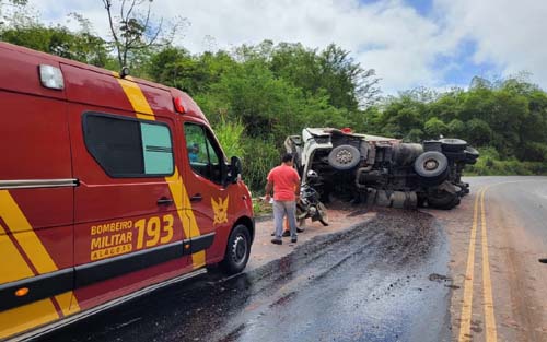 Motorista de caminhão morre após capotamento no Benedito Bentes