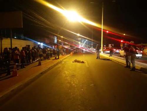 Homem morre e duas pessoas ficam feridas em atropelamento no Benedito Bentes