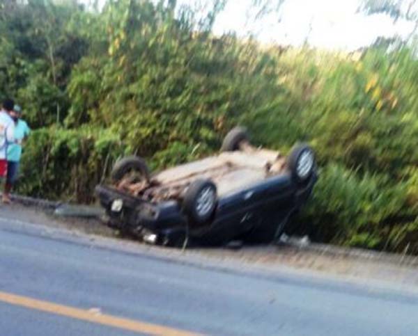 Capotamento deixa uma pessoa ferida em Branquinha, na zona da mata