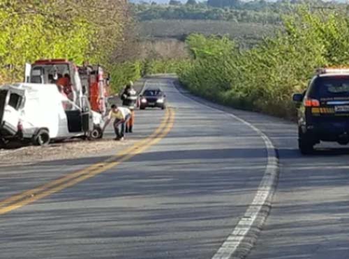 Pneu de carro estoura e feirantes são arremessados durante acidente; um pessoa morreu
