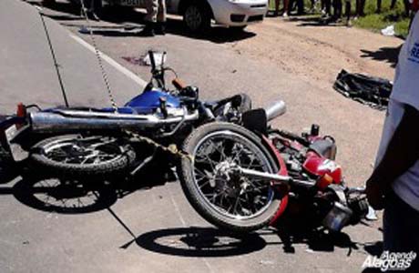 BR 316: Acidente entre motos faz três vítimas em Cacimbinhas; um morreu e dois ficaram feridos