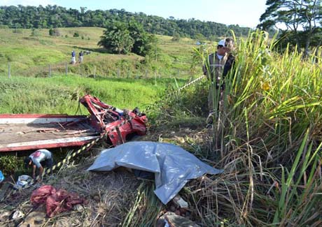 Caminhoneiro morre em grave acidente na BR 101 em São Miguel dos Campos