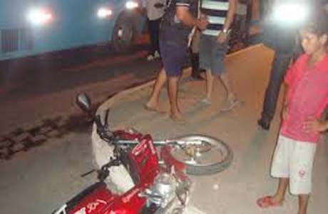 Motociclista morre após colidir com ônibus no Jaraguá, em Maceió