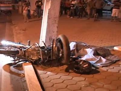 Motociclista morre ao colidir em poste no Centro de Maceió