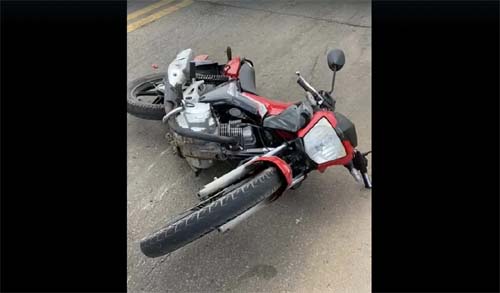 Motocicleta bate em guardrail e fere motorista e passageiro em Craibas