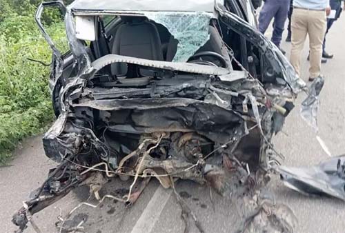 Mulher morre em colisão frontal entre carro e caminhão na AL-220, em Delmiro Gouveia