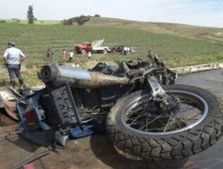 Acidente de moto deixa três feridos em Viçosa