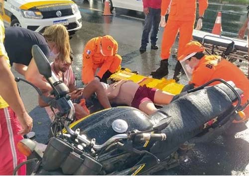 Grávida fica ferida em acidente na Avenida Fernandes Lima, em Maceió