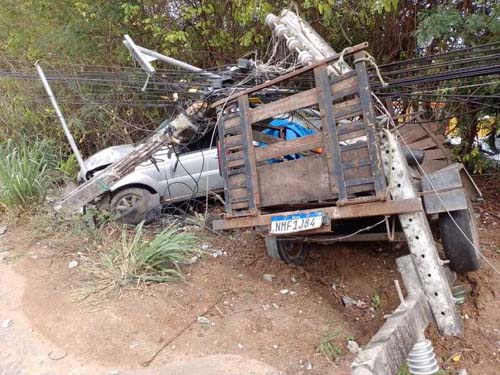 Duas pessoas ficam feridas em acidente na AL 101, em Guaxuma
