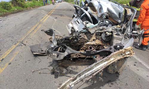 Motorista morre após colisão entre carro de passeio e caminhão em Igaci