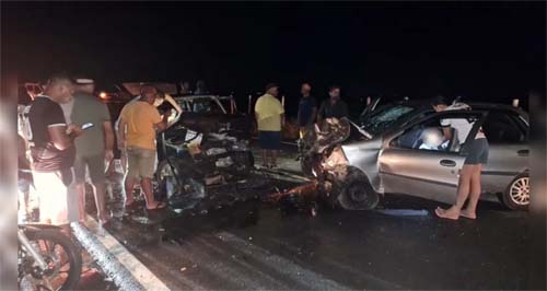 Grave colisão entre carros deixa 7 feridos em Igreja Nova