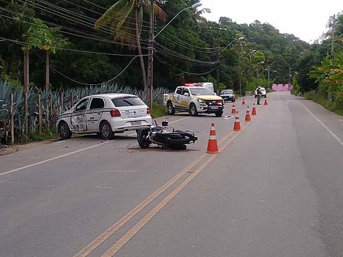 Motociclista morre após bater em carro da Secretaria Municipal de Saúde, na AL-101 Norte