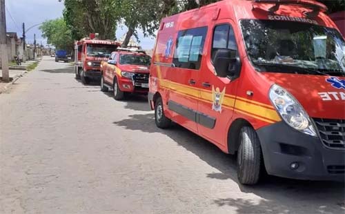 Acidente entre dois carros deixa quatro vítimas no Jaraguá
