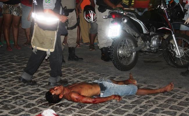 Professor de educação física morre ao colidir moto com ônibus em Maceió