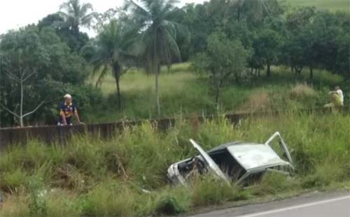 Veículo capota na BR 101 em Joaquim Gomes, Samu e CB atenderam ocorrência