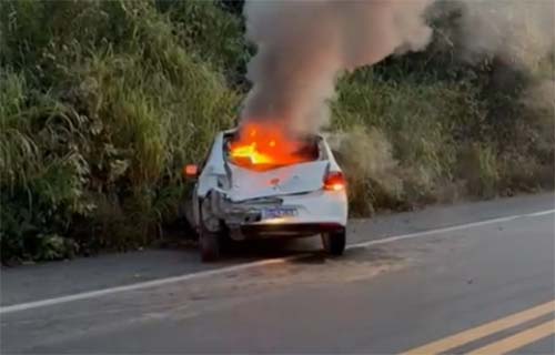 Colisão na BR-101 Resulta em Dois Feridos Gravemente e Incêndio de Veículo por Populares