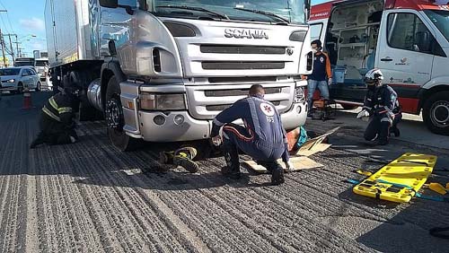 Homem que foi arrastado por carreta não resiste a ferimentos e morre no HGE